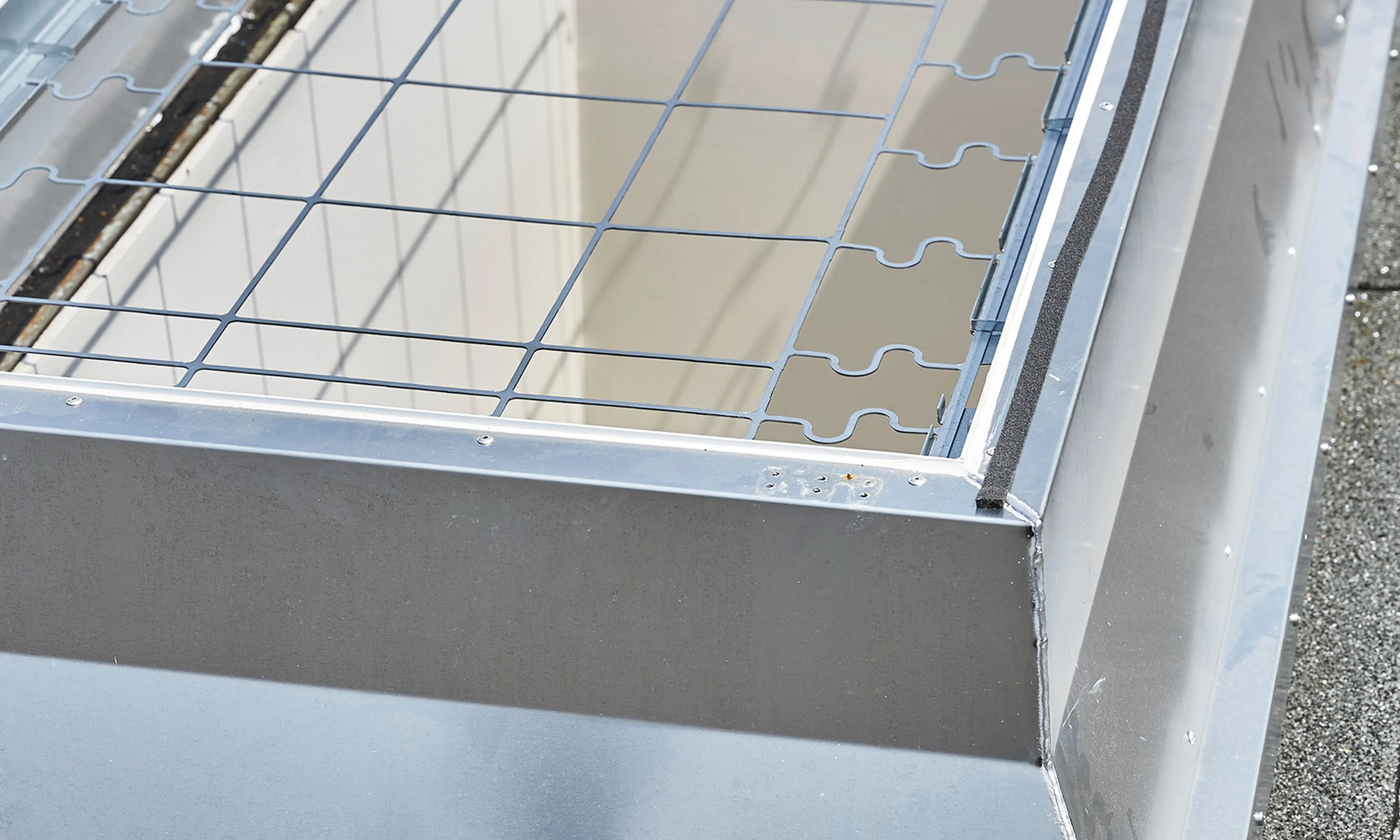Kingspan Essmann Aufstocksystem ASM mit einer AB- und Durchsturzsicherung