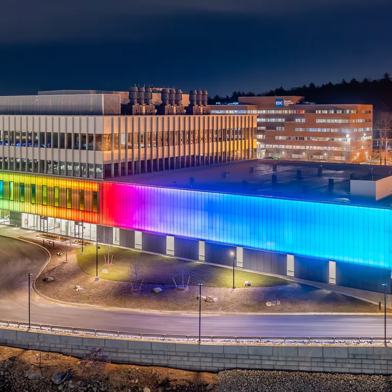 PentaClad™ polycarbonate cladding system and UniQuad translucent wall systemused on a lab and office facility