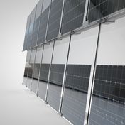 Glaslamellen-Beschattungssystem mit zusätzlichem Energiesparprofil.