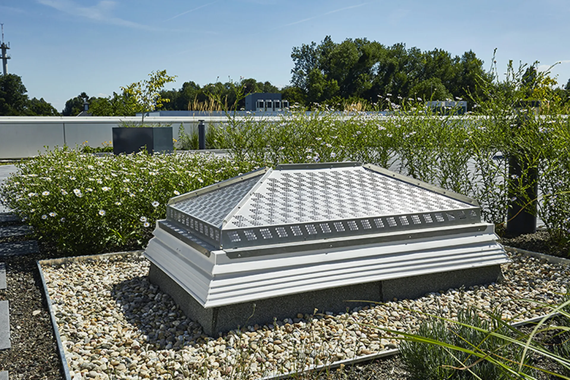 Kingspan Essmann Hagel-, Durchsturz- und Sonnenschutzsystem HDS LK für Lichtkuppeln