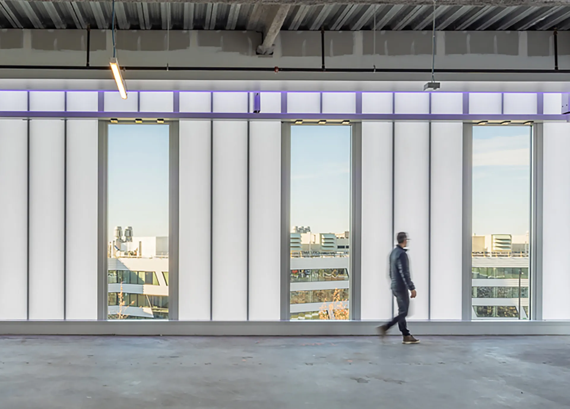 UniQuad polycarbonate wall system - interior view with windows