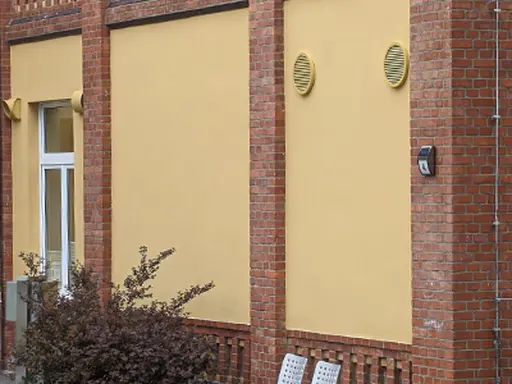 Yellow facade with yellow gitters