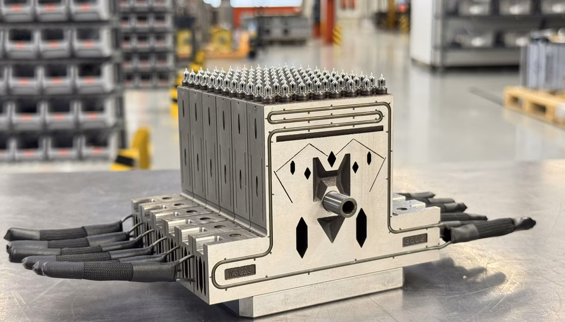 96-fach MONOLITH®PLUS Multi-Well Heißkanal mit innenliegender Kühlung