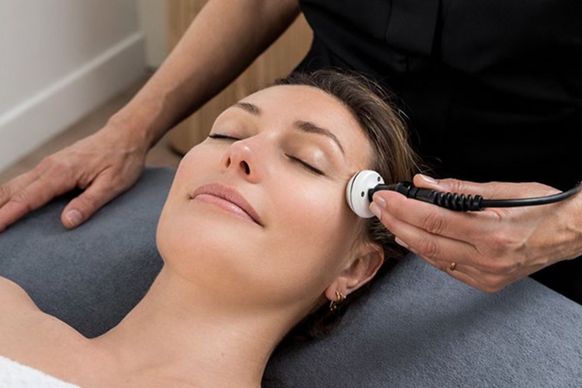 Neuromuscular lift treatment