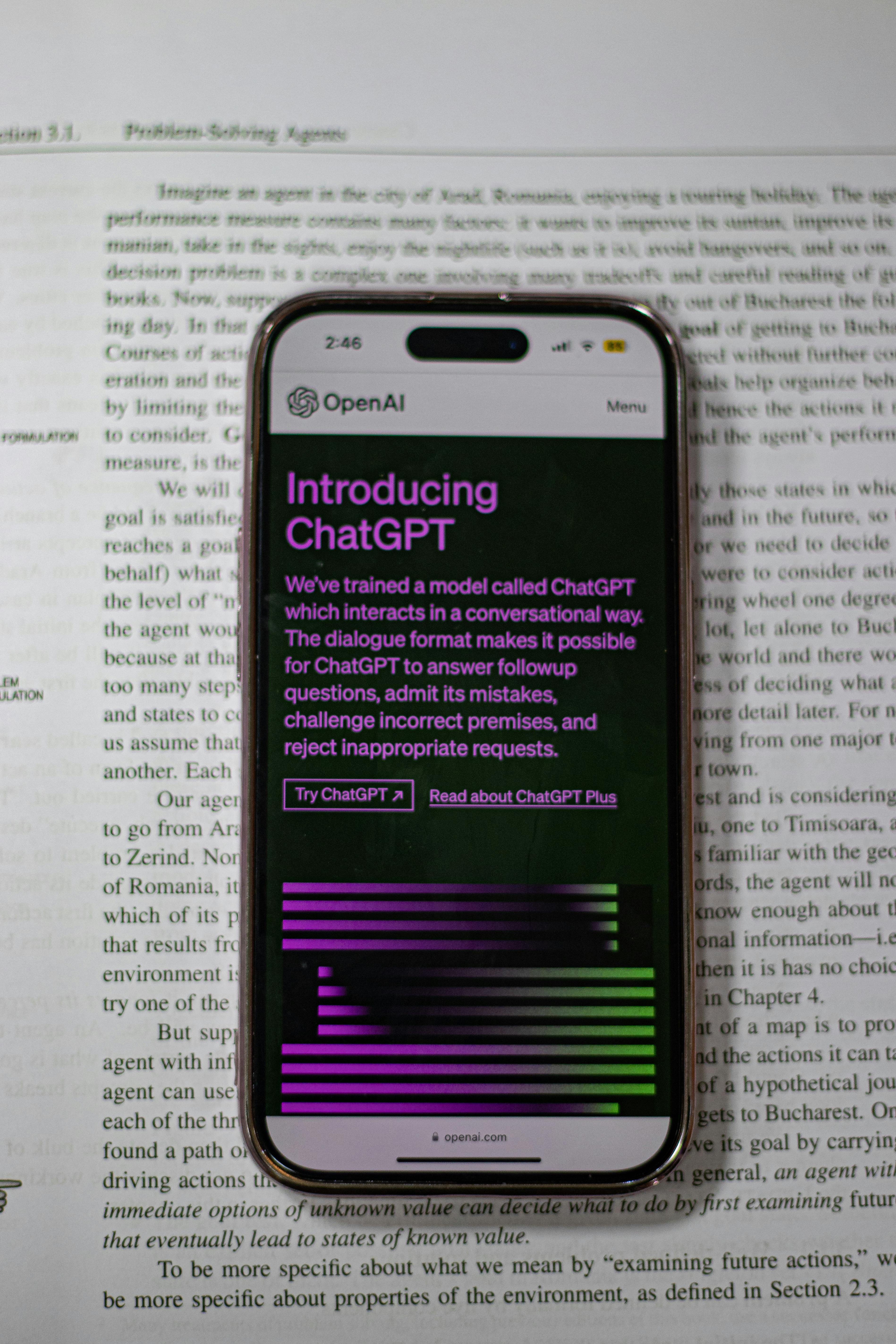 Smartphone mit ChatGPT-Oberfläche – Einsatz von KI-Tools zur Unterstützung bei Förderanträgen für Startups