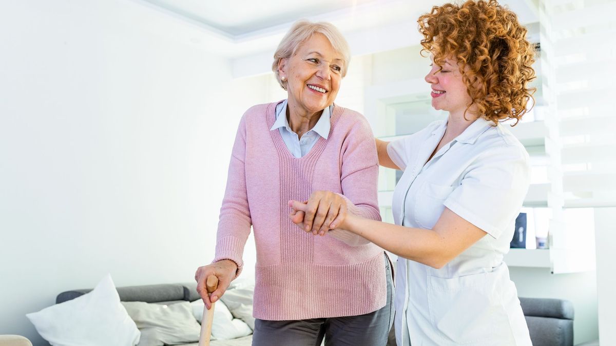 Provider listening to woman 60+'s heart