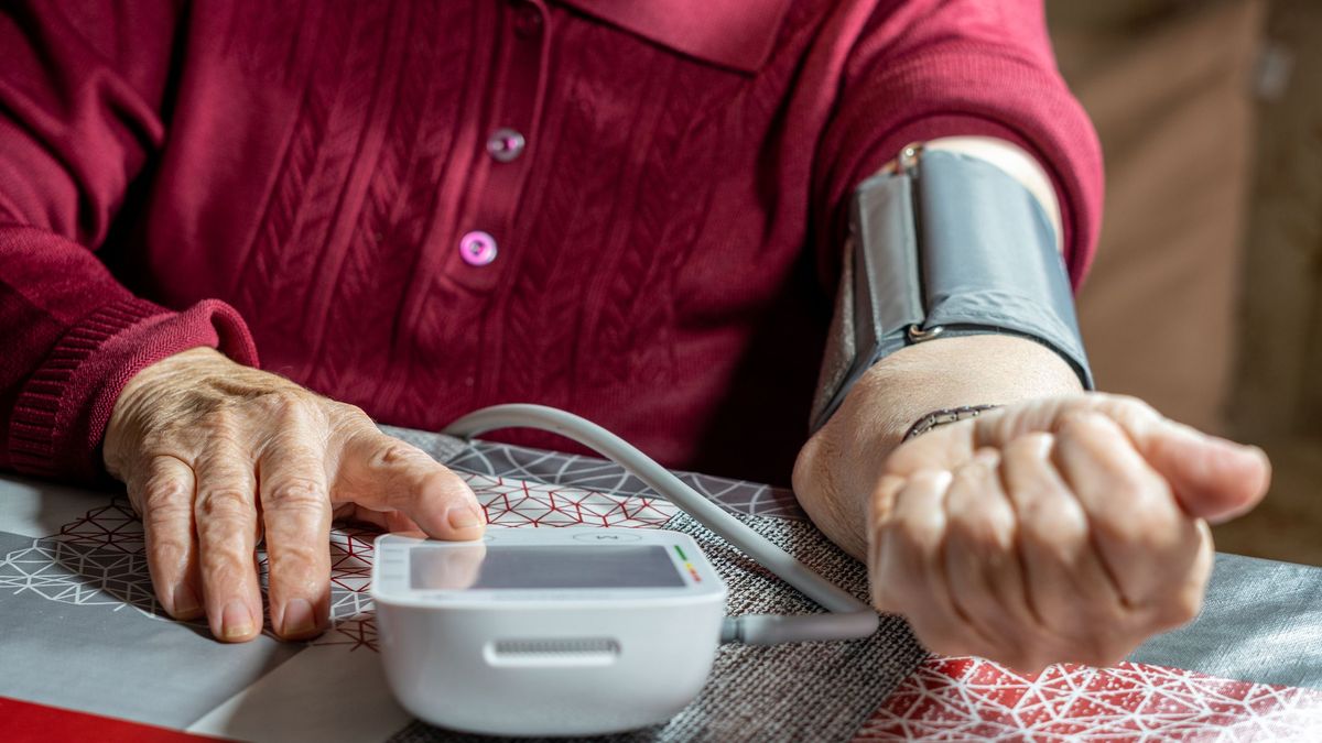 Patient Service Liaison talking about AEP with patient