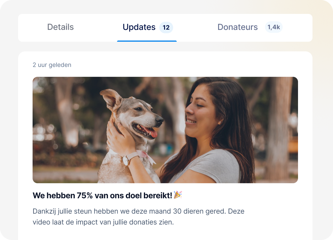 Update van een crowdfundingcampagne met een foto van een vrouw en een hond en een bericht over de voortgang van het doel.