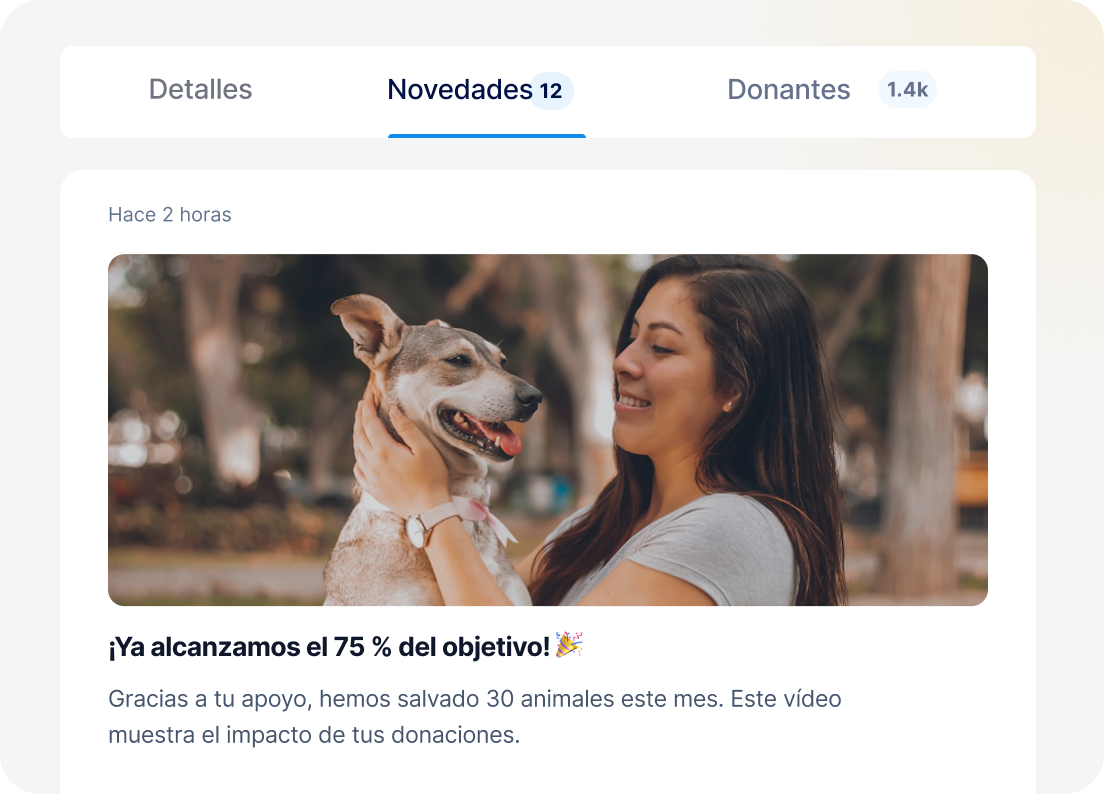Actualización de una campaña de crowdfunding con una foto de una mujer y un perro y un mensaje sobre el progreso del objetivo.