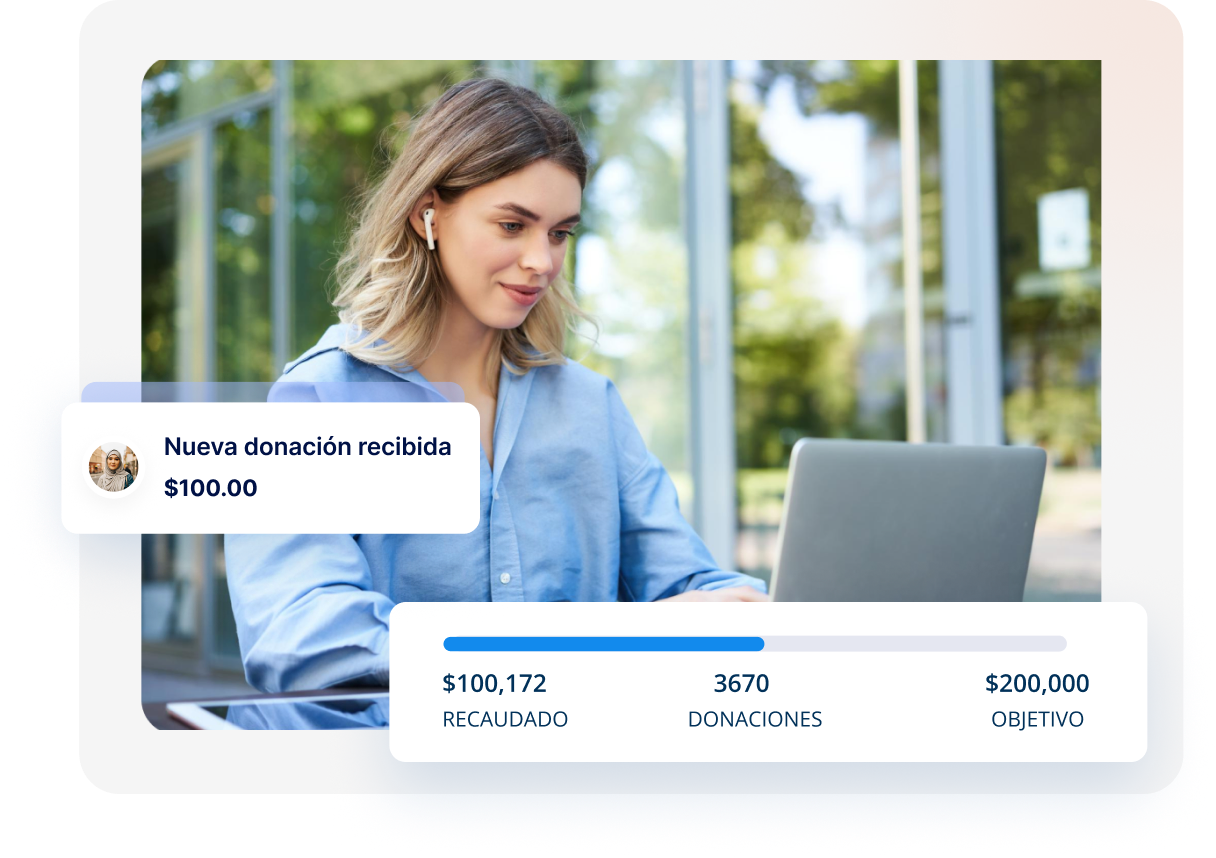 Indicador de objetivo de una campaña de crowdfunding con una foto de una mujer usando un portátil y una notificación de donación.