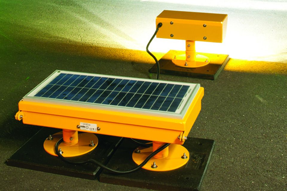 DWT-AV-FL-SOL-RF Funkgesteuertes Solar-Heliport-Flutlicht 2