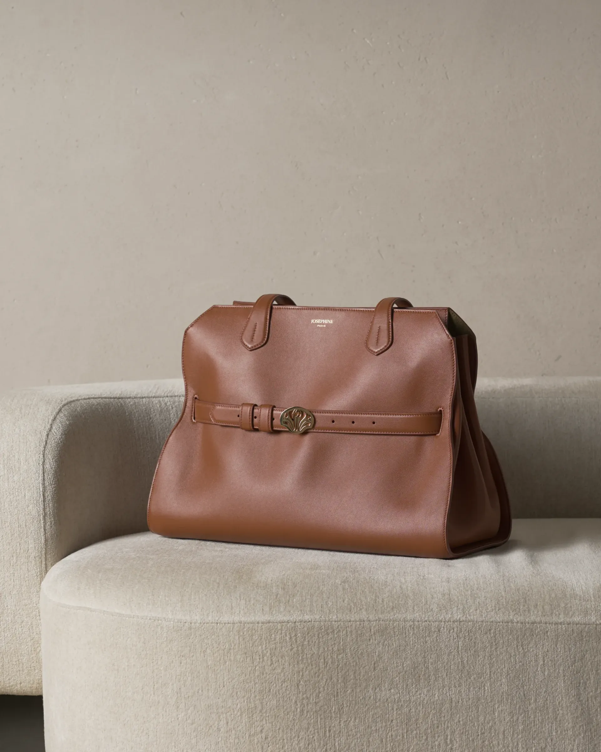 The luxury tote bag — a reference of French leather craft