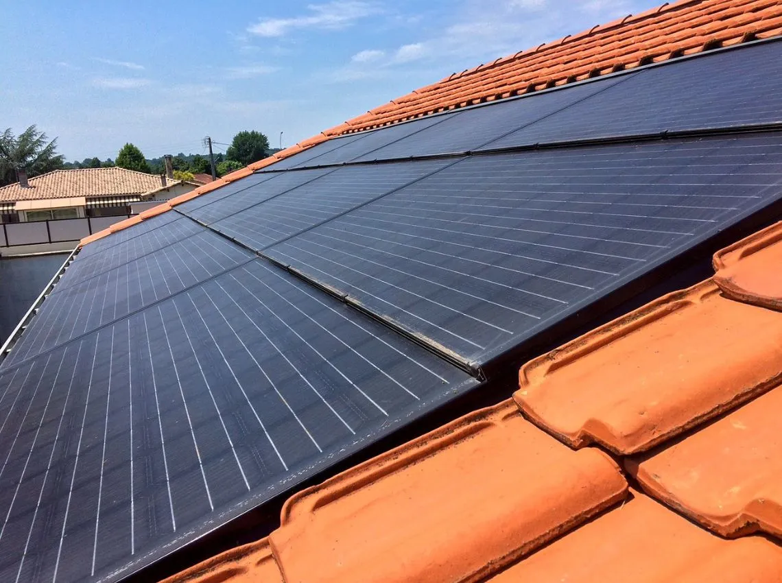 Panneaux solaires toît