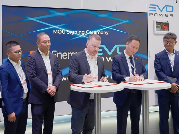 EVO Power and EVE Energy signing ceremony