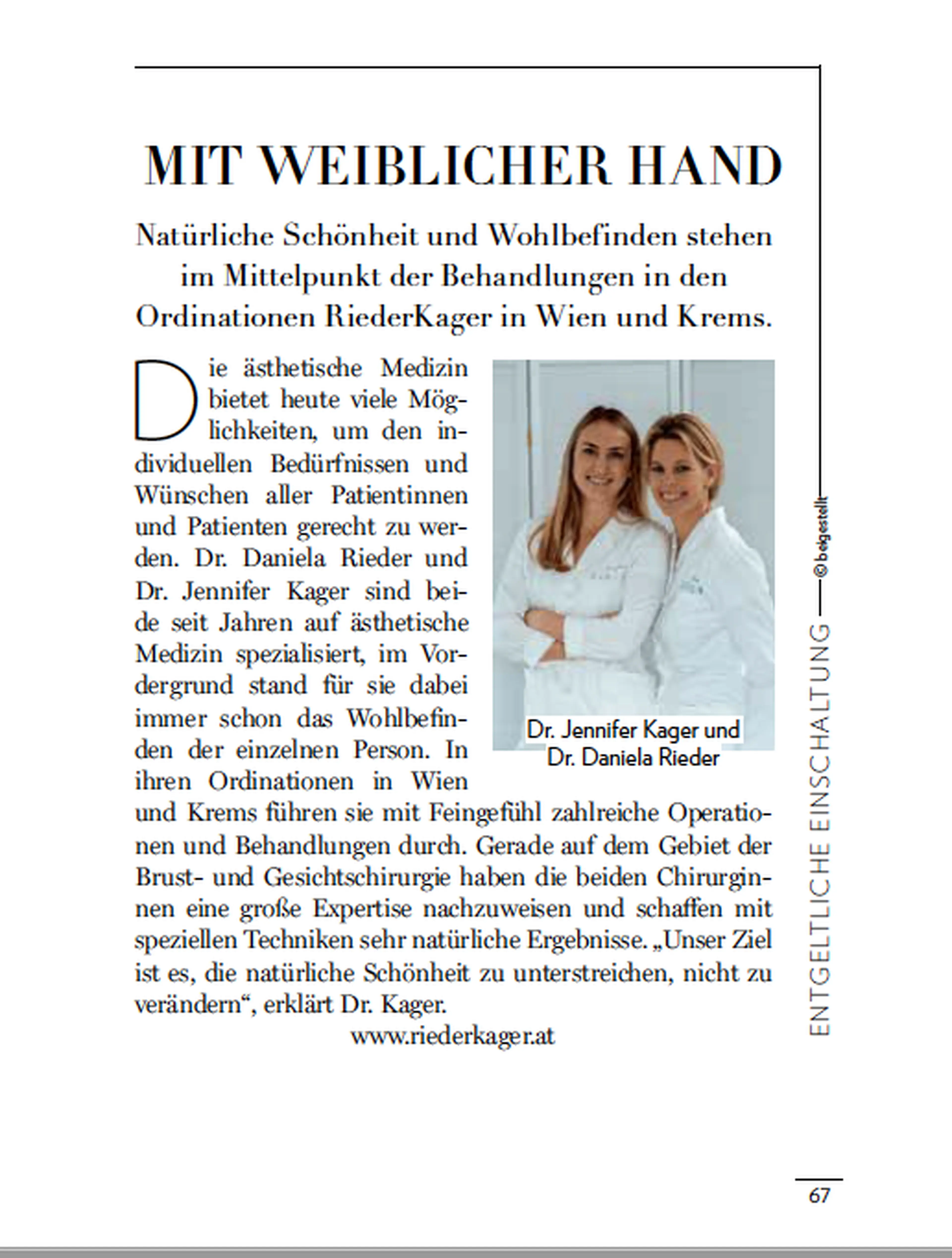 Mit weiblicher Hand