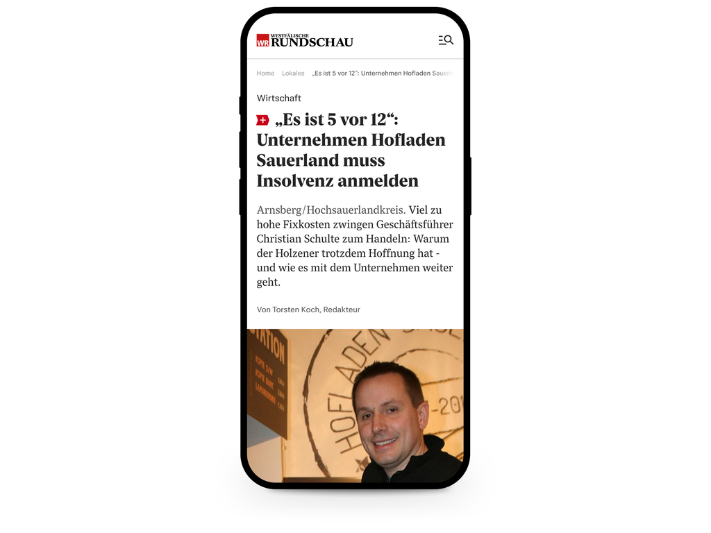 Smartphone zeigt die Titelseite der „Westfälische Rundschau".