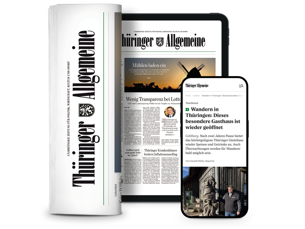 Zeitung,  Tablet und Smartphone zeigen die Titelseite der „Thüringer Allgemeine".