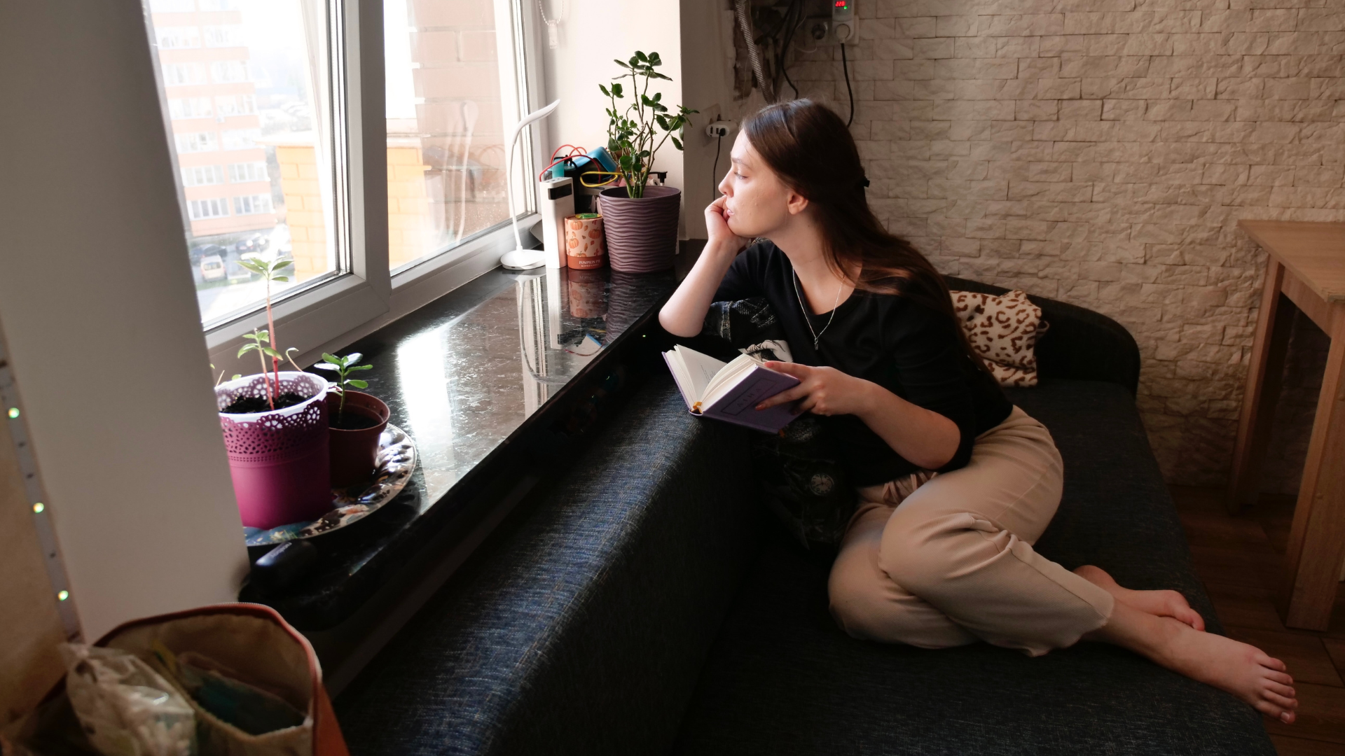 Woman reading about early pregnancy symptoms