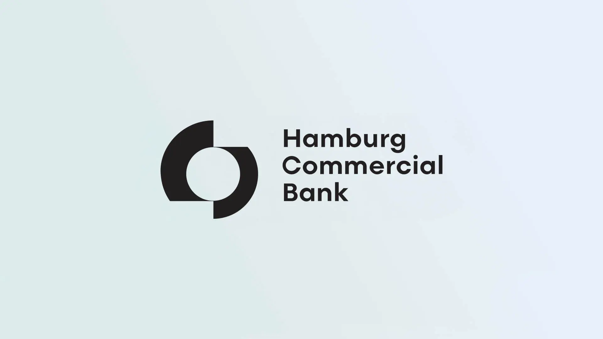 Logo Hamburg Commercial Bank mit Hintergrund