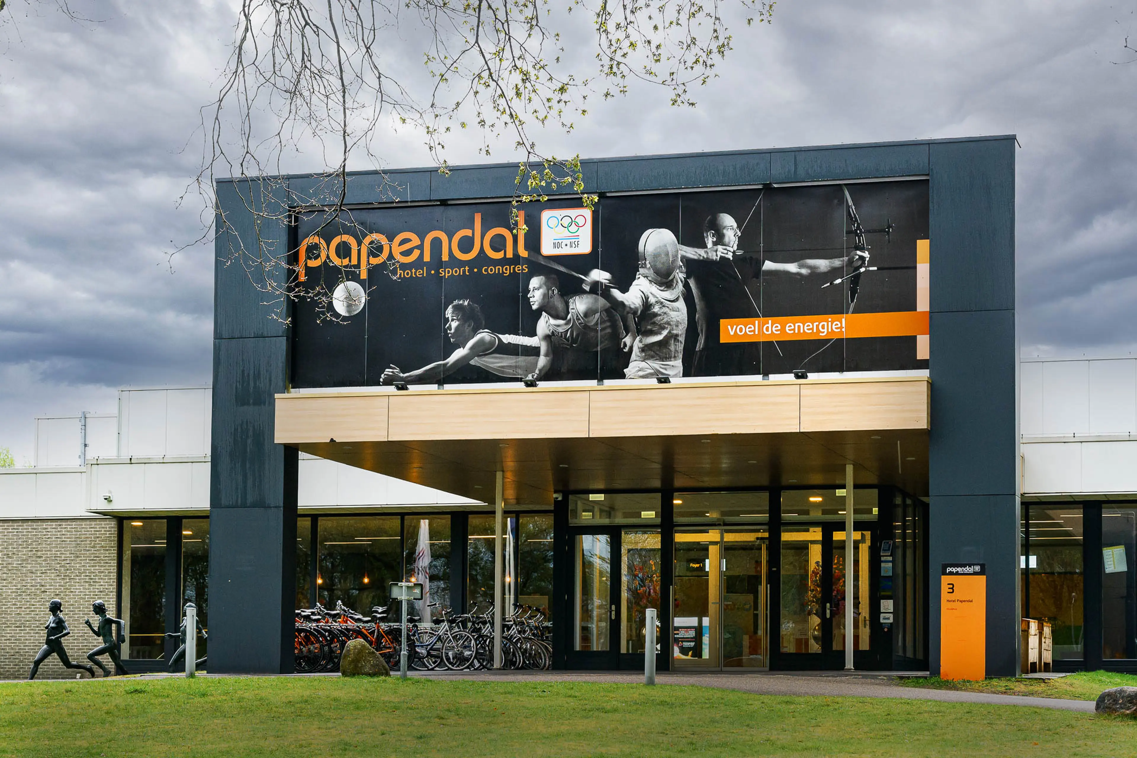 Hoofdingang van sportcentrum Papendal