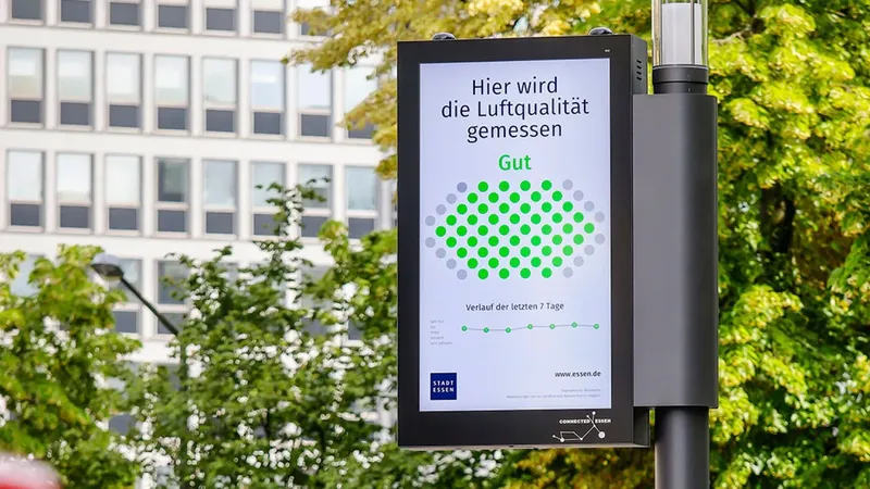 Smart graphics for intelligent street lights