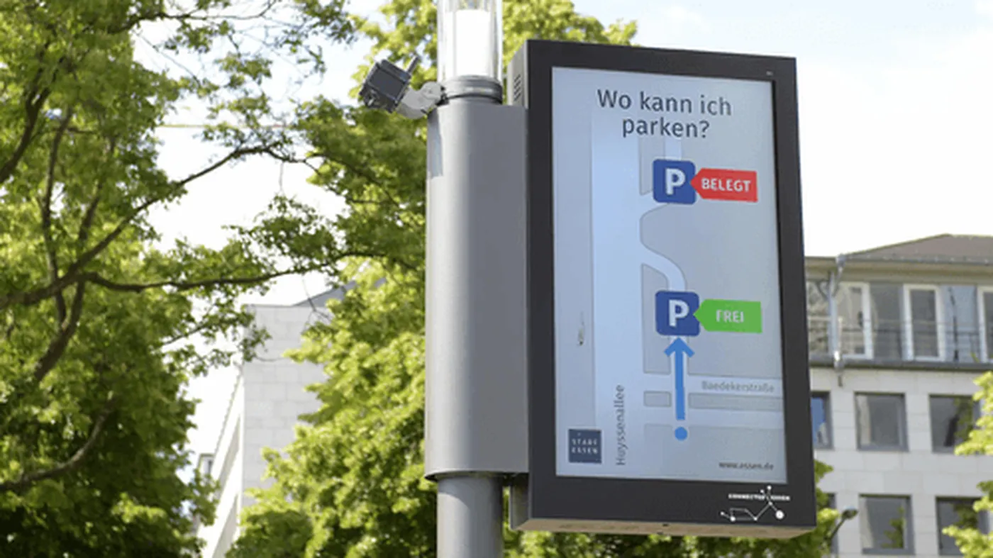 Smart graphics for intelligent street lights