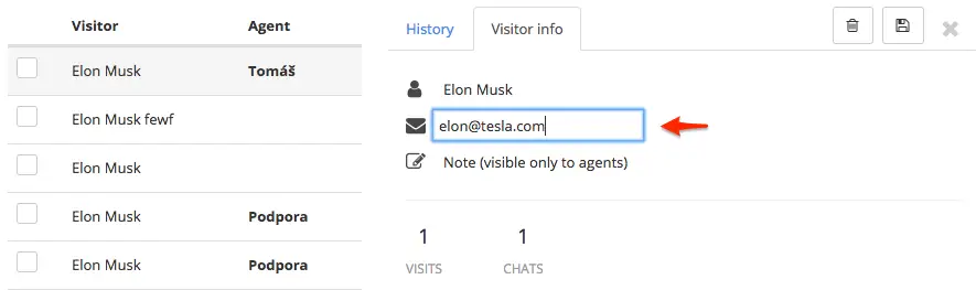 Smartsupp visitor list next to a visitor info panel with an arrow highlighting the editable email field