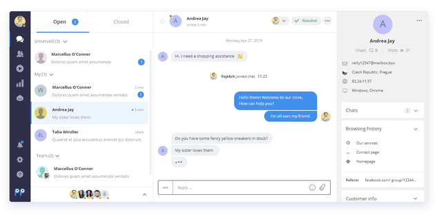 Smartsupp dashboard three-panel view with conversation list, active chat, and visitor profile sidebar showing browsing history