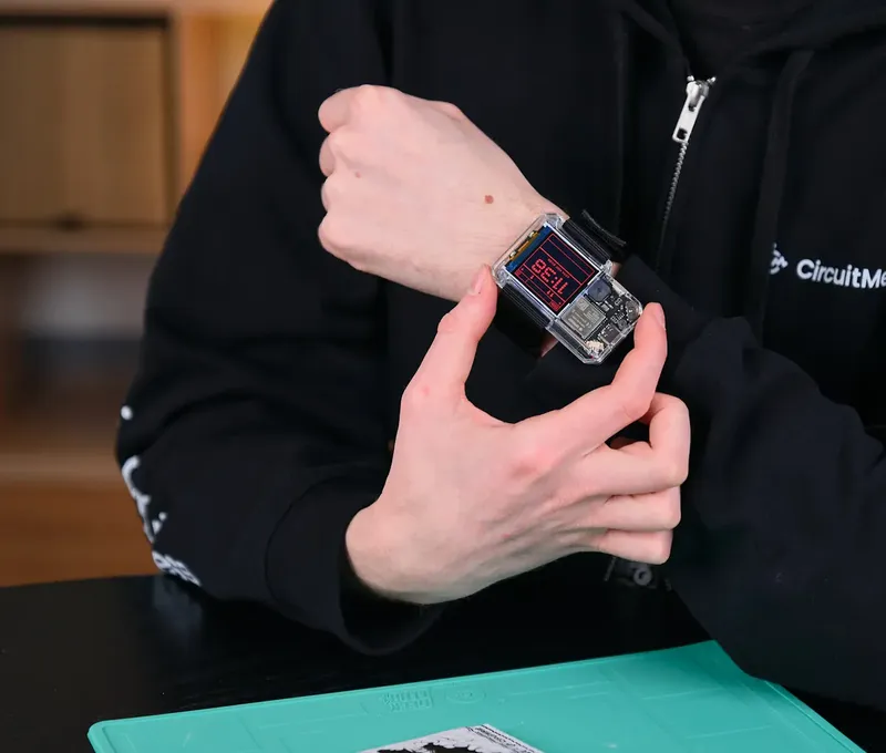 NASA Artemis Watch 2.0 – Bild 1
