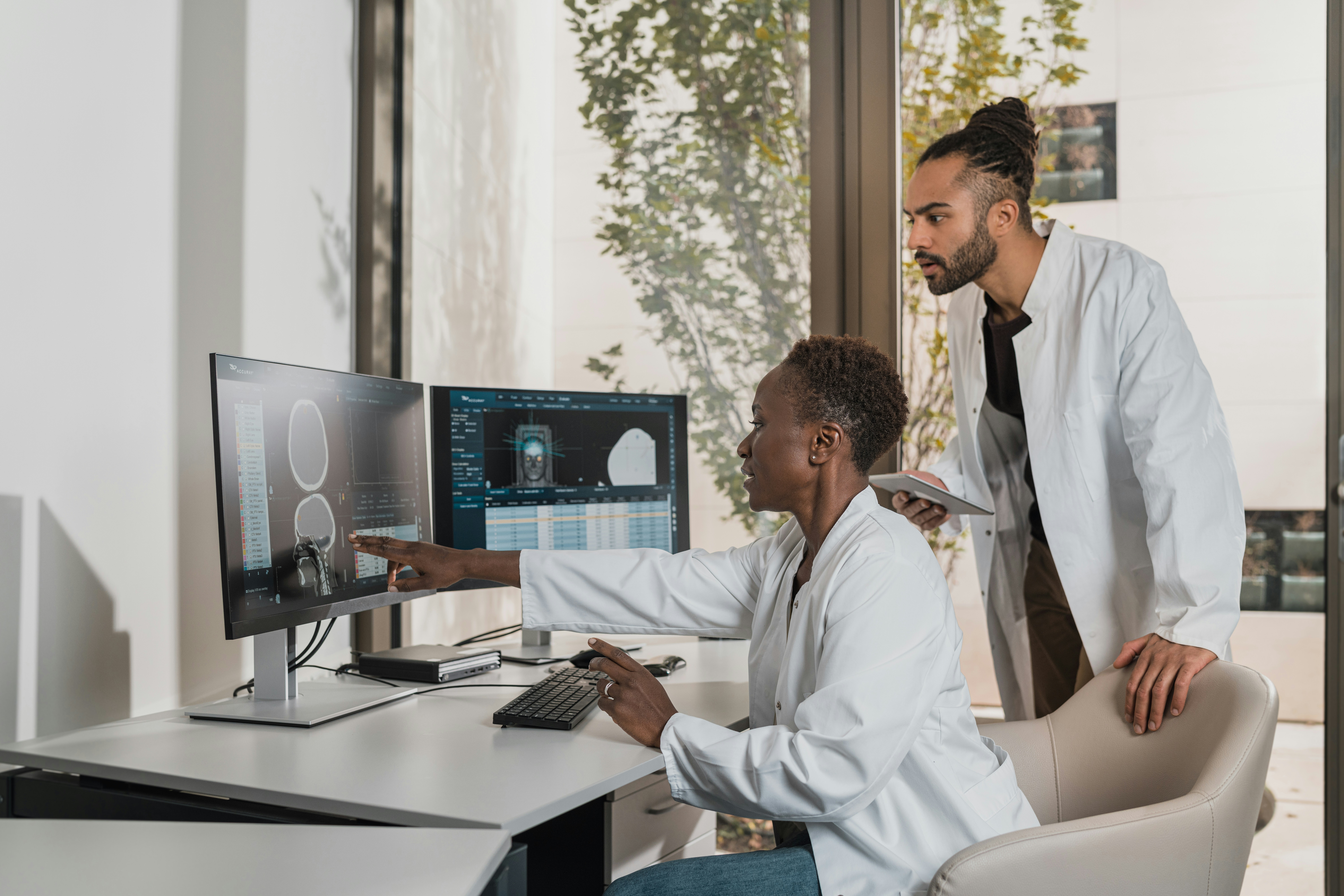 Doctors reading scans on monitors