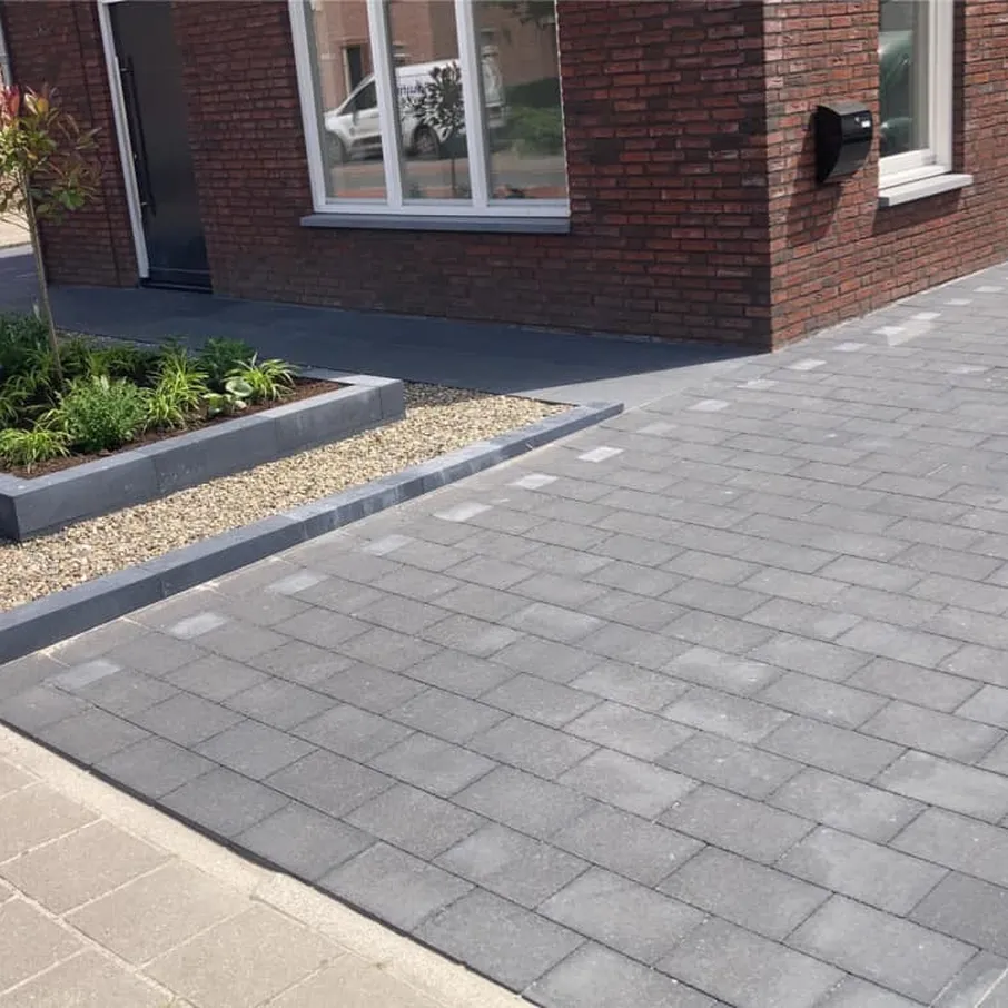 Voortuin en dubbele oprit in vlierden 01