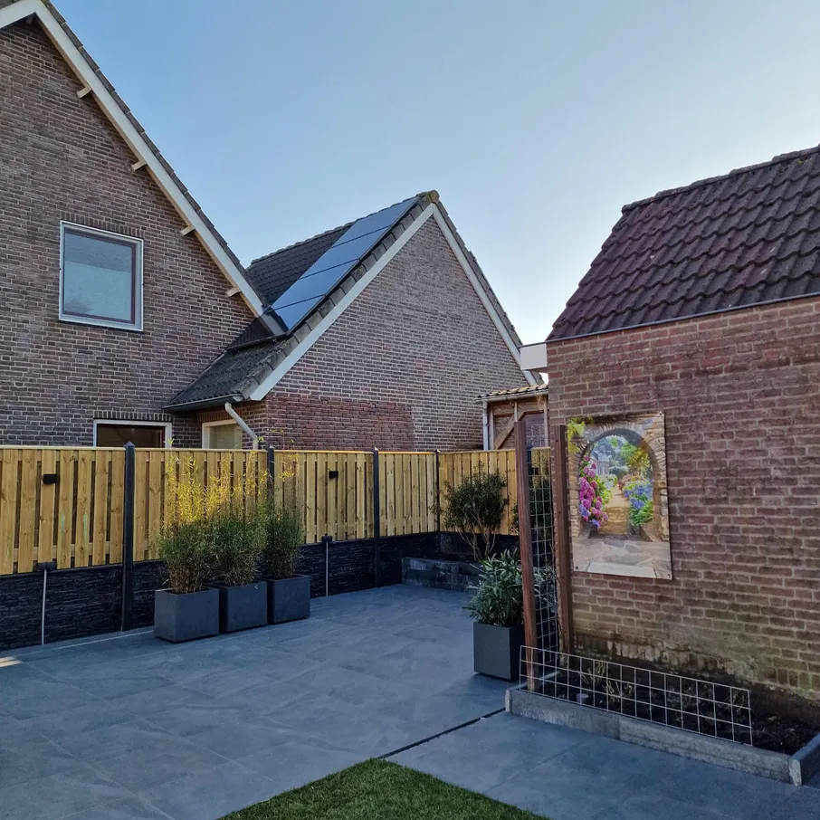 Royale tuin met keramische tegels in vlierden 05