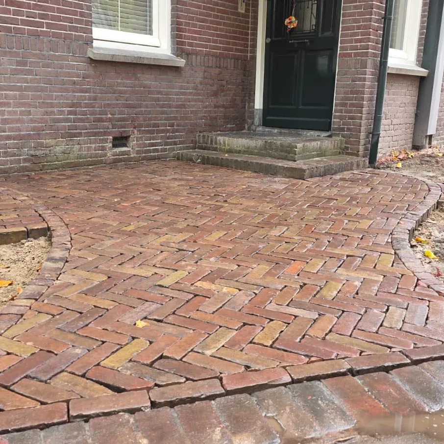 Klassieke tuin met hergebruikte klinkers in eindhoven 03