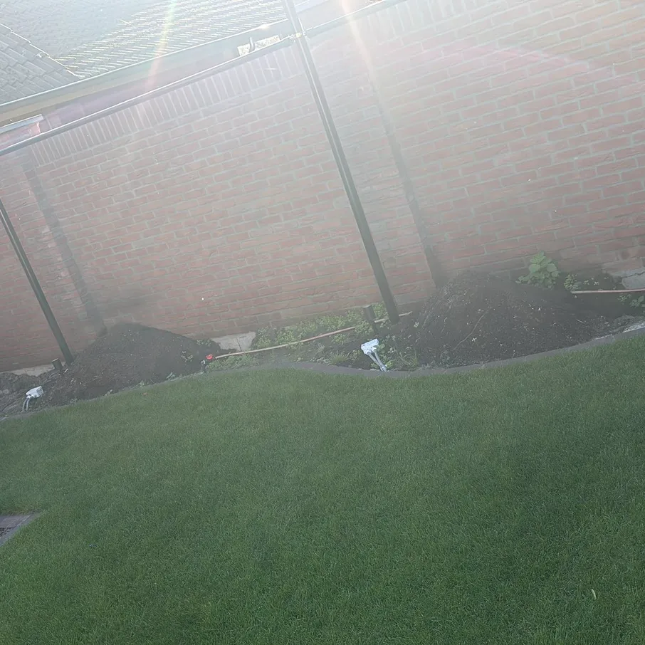 Uitgebreide familietuin met eiken overkapping en bamboe vlonder 22