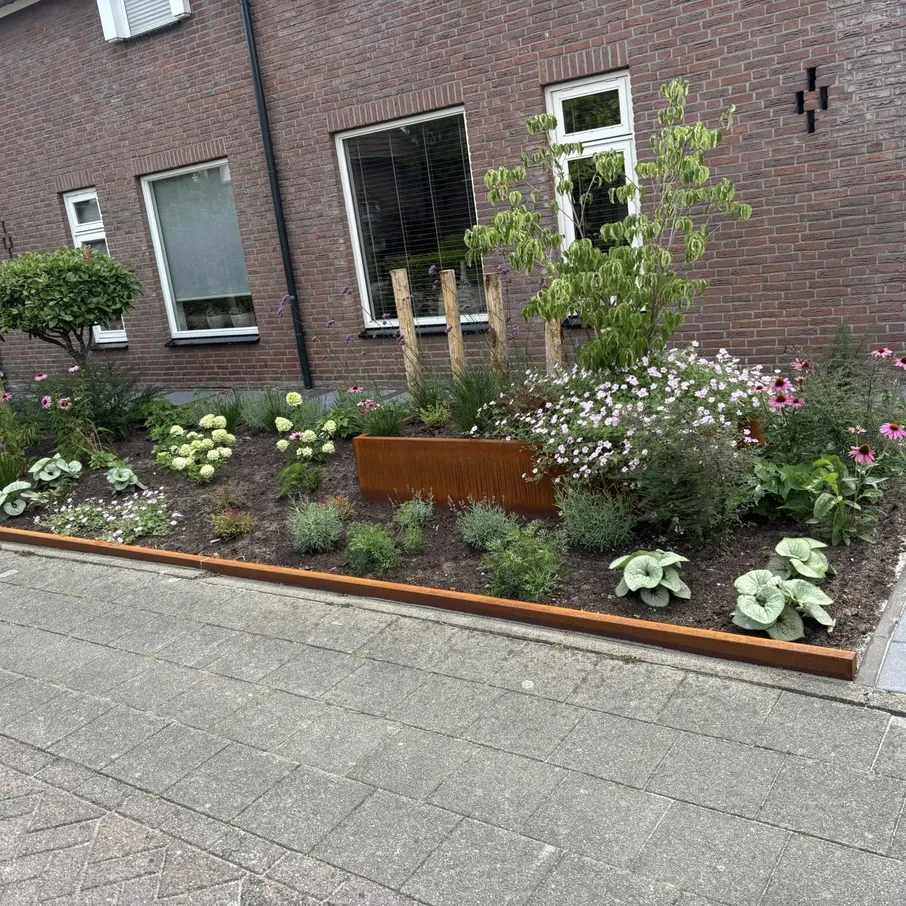 Aanleg twee voortuinen en opritten 05