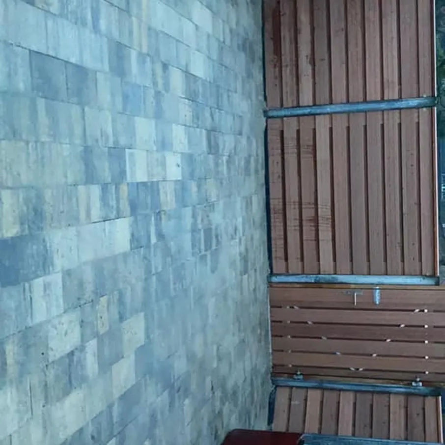 Achtertuin met hardhouten vlonder in vlierden 01