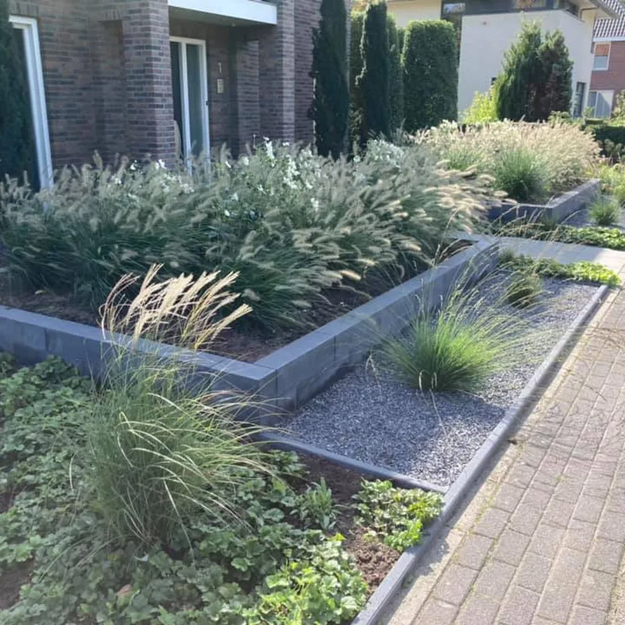 Strakke moderne tuin in asten 04