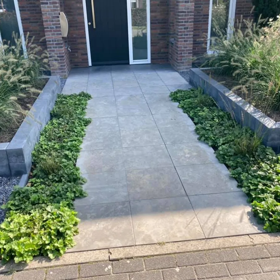 Strakke moderne tuin in asten 03