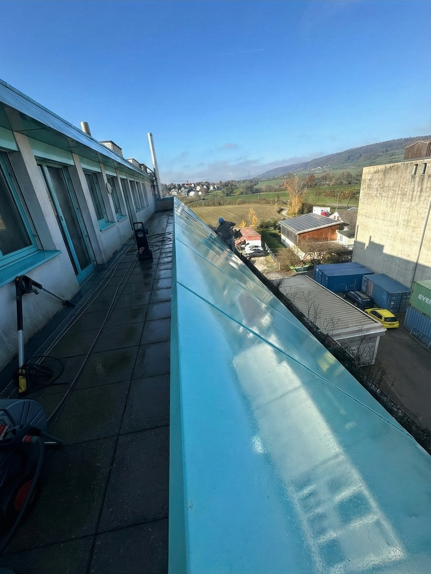 Ein Kupferdach wieder zum Strahlen gebracht in Steinmaur ZH