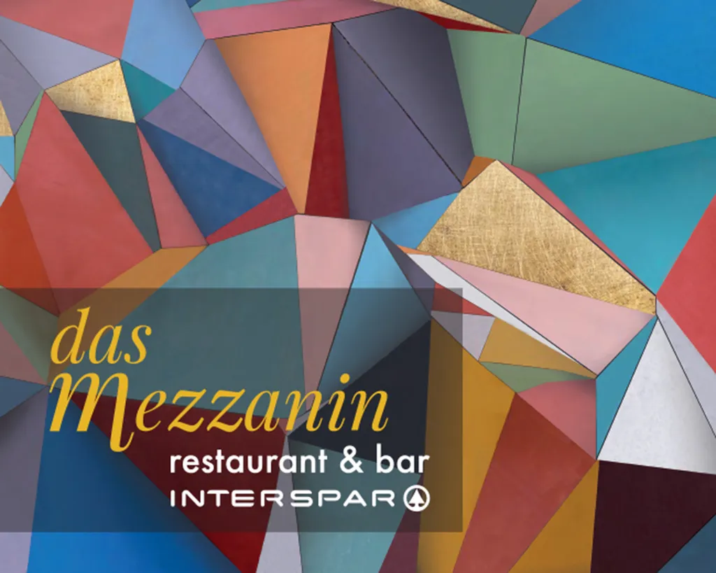 Logo mit der Aufschrift „das Mezzanin restaurant & bar INTERSPAR“ auf bunten, abstrakten Mosaik-Hintergrund