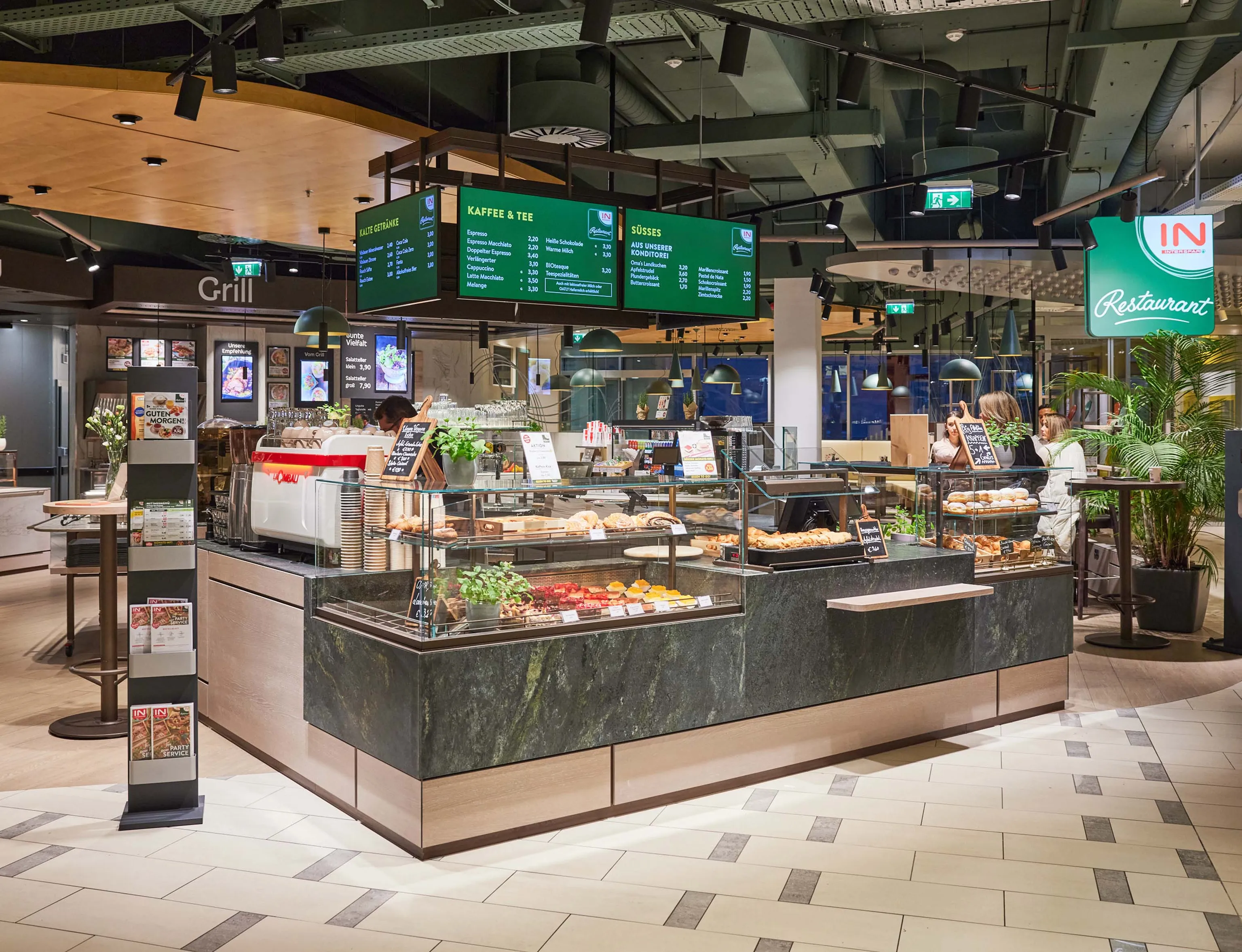 Blick auf das INTERSPAR-Restaurant bei INTERSPAR