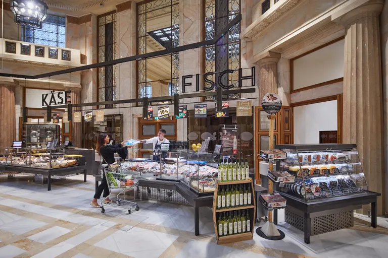 INTERSPAR am Schottentor Innenaufnahme Fisch