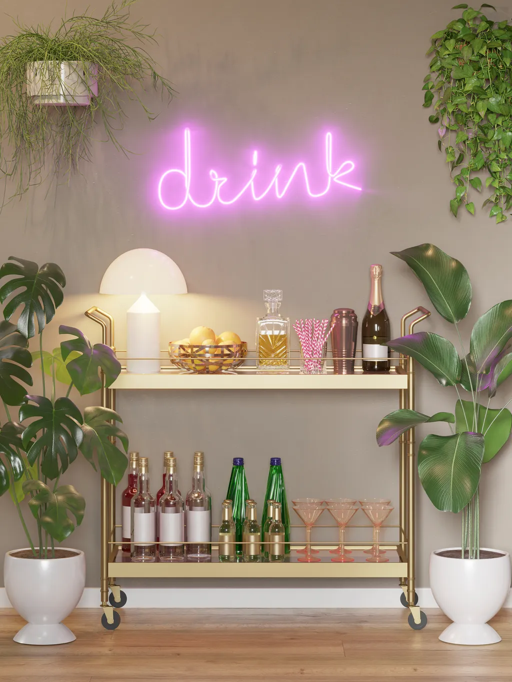 Ein goldfarbener Servierwagen mit Getränken, Champagner und Gläsern unter einem neonpinken „Drink“-Schild, umgeben von Topfpflanzen.