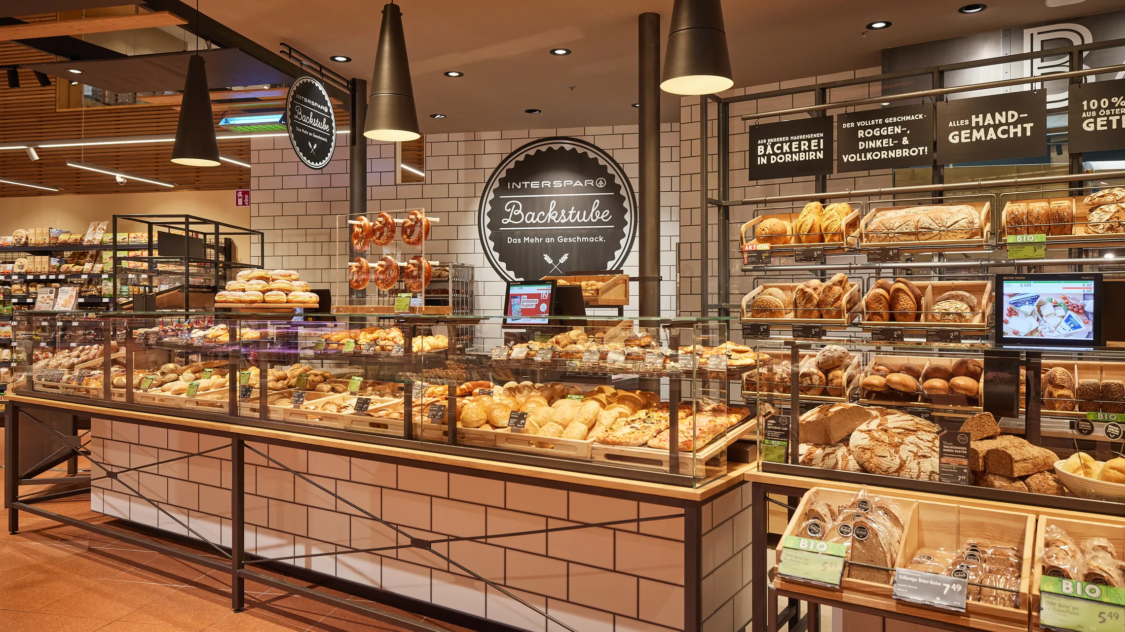Die Bastube mit Verkauf von Brot und Gebäck in einer INTERSPAR Filiale