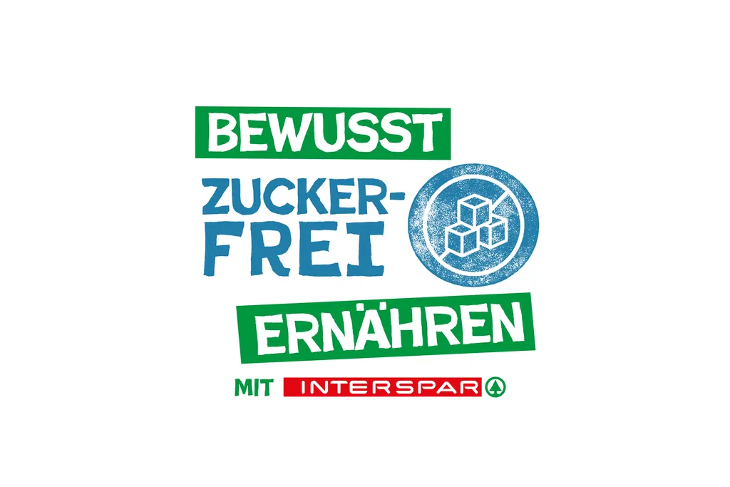 Logo mit dem Text „Bewusst Zuckerfrei Ernähren“, einem Zuckerwürfel-Symbol und dem Schriftzug „Mit INTERSPAR“ in Rot und Grün, das für eine zuckerfreie Ernährung wirbt.