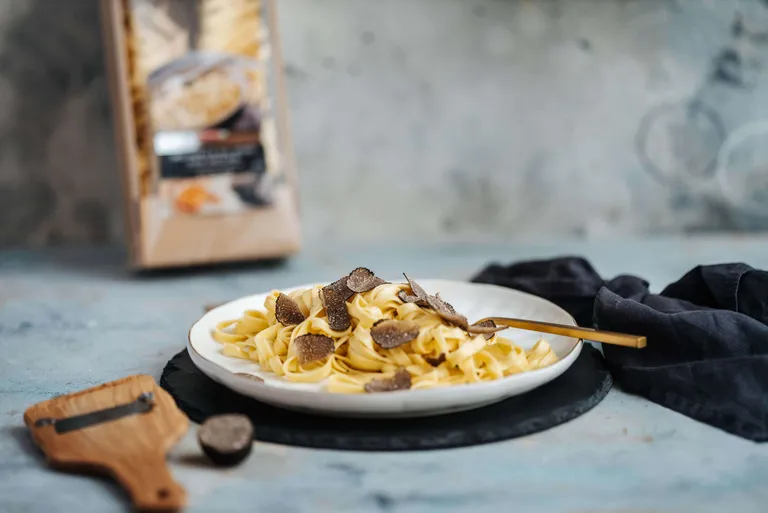 Hausgemachte Tagliatelle mit frisch gehobeltem Trüffel