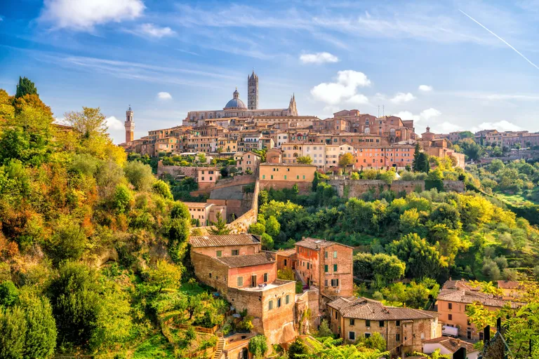 Historische Altstadt von Siena mit Dom und mittelalterlicher Architektur in der Toskana
