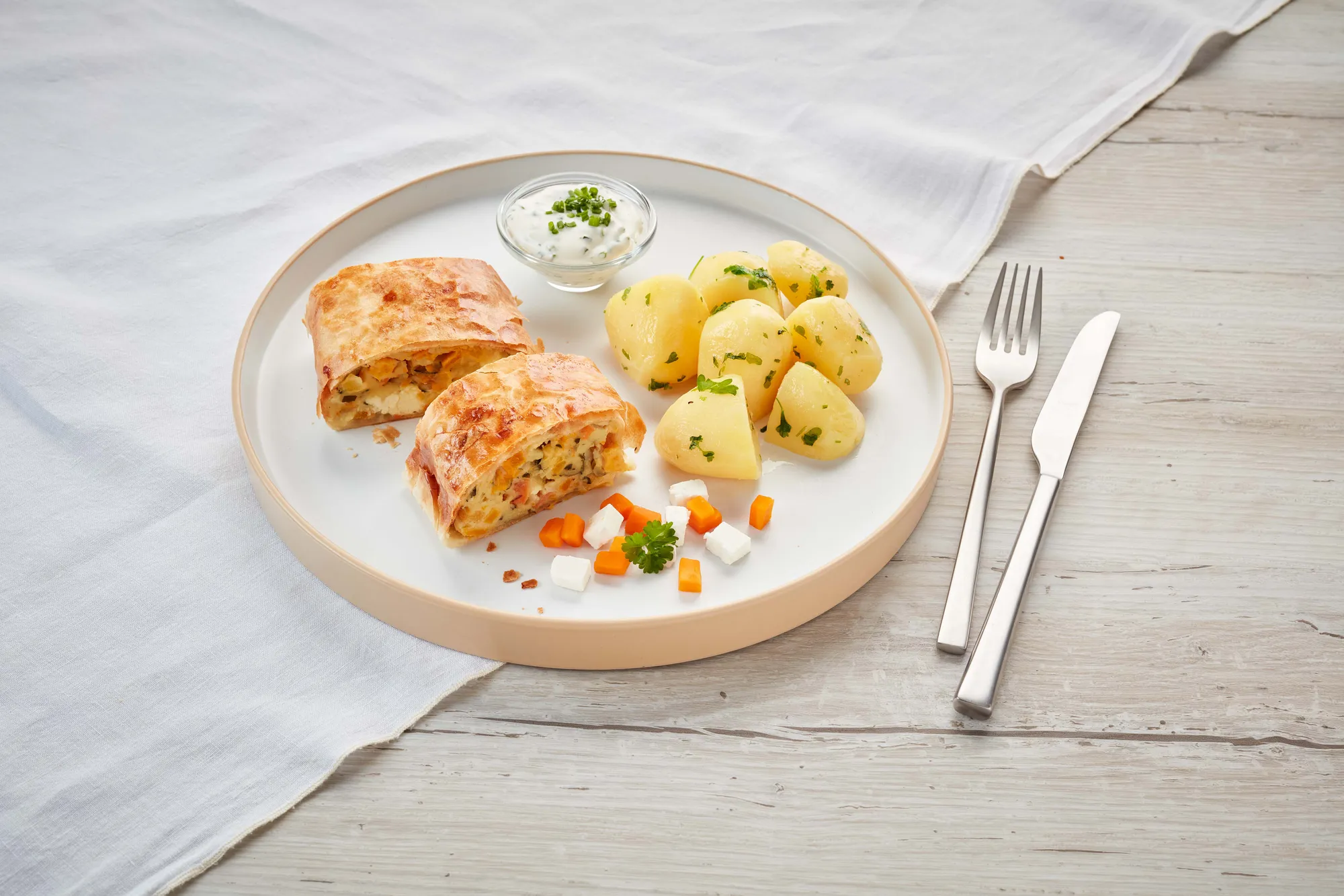 Kürbis-Feta-Strudel mit Petersilienkartoffeln aus dem INTERSPAR-Restaurant