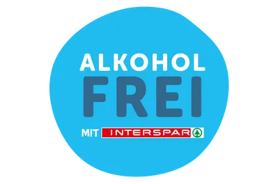 Blaues Schild mit der Aufschrift „ALKOHOL FREI“ in weißer und grauer Schrift über „MIT INTERSPAR“ in rot und weiß.