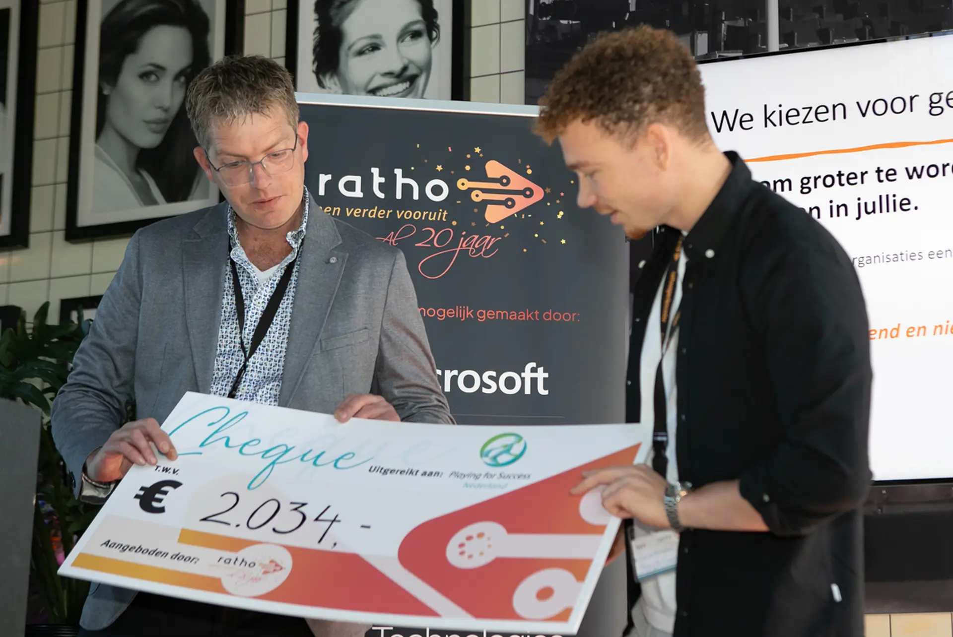 Overhandiging van een cheque van 2.034 euro